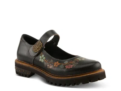 L'artiste Danuella Mary Jane In Black