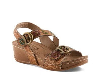 L'artiste Gotta Get Wedge Sandal In Brown