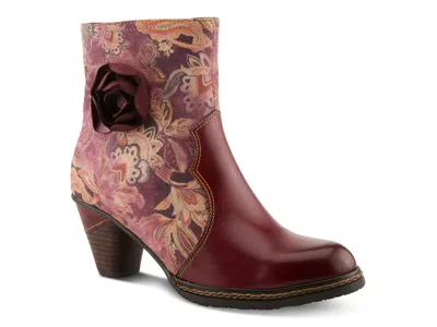 L'artiste Naima Bootie In Multi