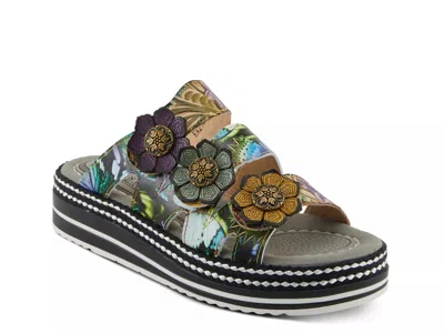 L'artiste Naomi Sandal In Green