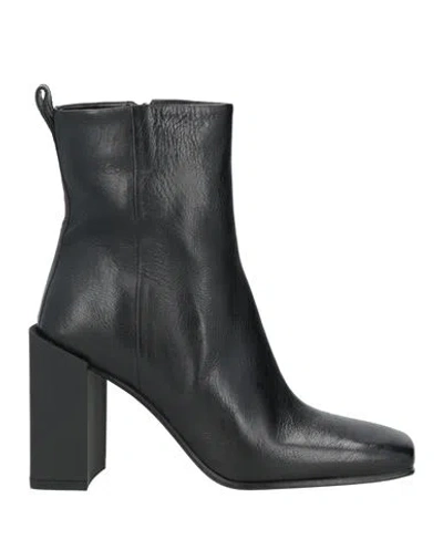 Laura Bellariva Woman Ankle Boots Black Size 6.5 Leather