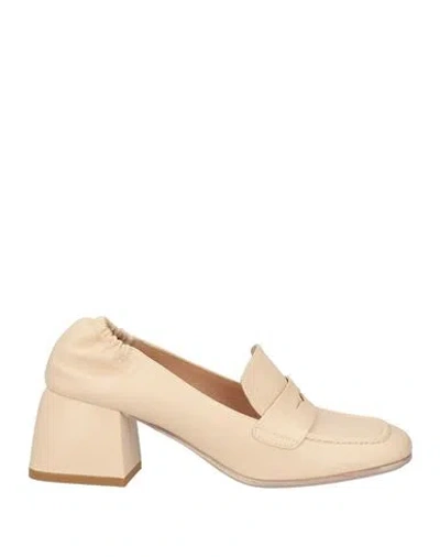 Laura Bellariva Woman Loafers Beige Size 7 Leather