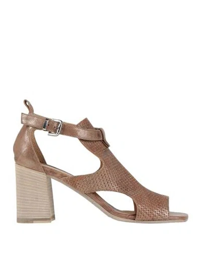 Laura Bellariva Woman Sandals Camel Size 7 Leather In Neutral