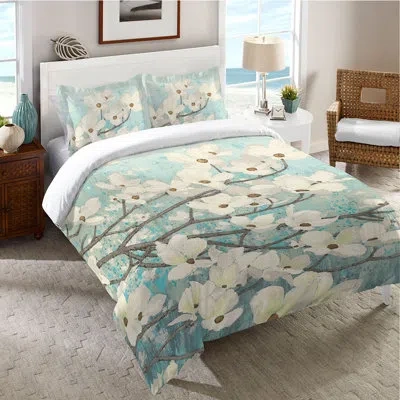 Laural Home Dogwood Blossoms Comforter In Blue;white