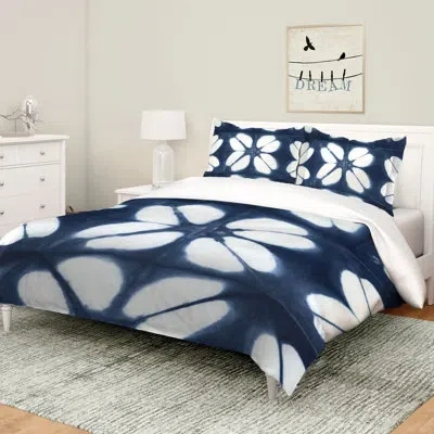 Laural Home Kumo Indigo Comforter In Blue;white