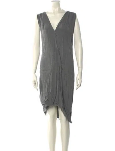 Pre-owned Lavi Couture V-neck Knee-length Dress In Gray