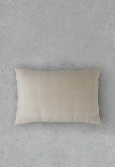 .layered Luca Velvet True Greige 1'4" X 2'7"