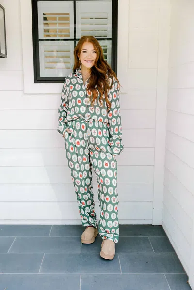 Layerz Clothing Magnolia Loungewear Bottoms In Green Christmas In Multi