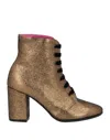 Le Babe Ankle Boots In Orange