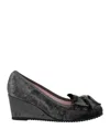 Le Babe Pumps In Grey
