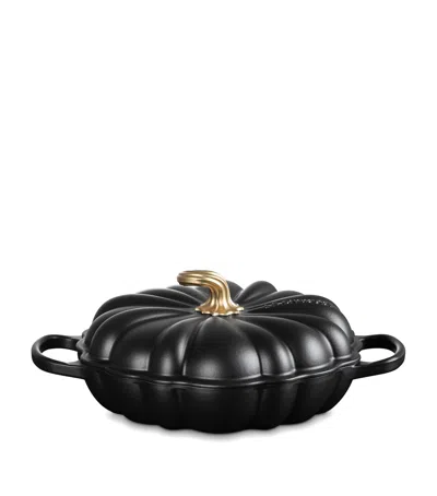 Le Creuset Cast Iron Pumpkin Shallow Casserole Dish In Black