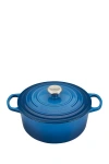 Le Creuset Signature 5.5-quart Round Enamel Cast Iron Dutch Oven