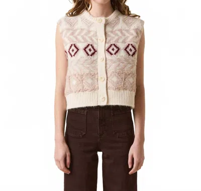 Le Jean Fair Isle Vest In Camel Cream In Neutral