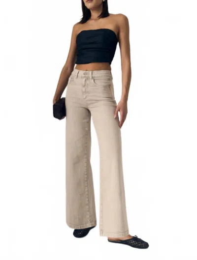 Le Jean Juliette Anks In Desert Sands In White