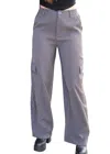 Le Lis Just Getting Started Cargo Pants In Charcoal In Pink