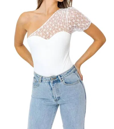 Le Lis Lacey Shoulder Bodysuit In Cream In White