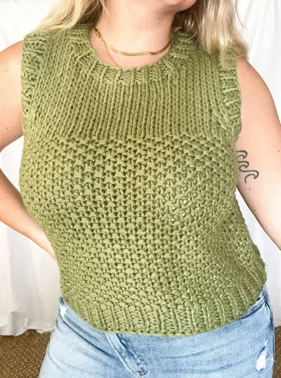 Le Lis Mahana Sleeveless Sweater Top In Green