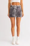 Le Lis Mid Rise Denim Skirt In Vintage Washed In Multi