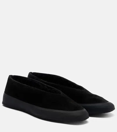 Le Monde Beryl Le Monde Béryl Apres Ski Shearling-lined Suede Ballet Flats In Black