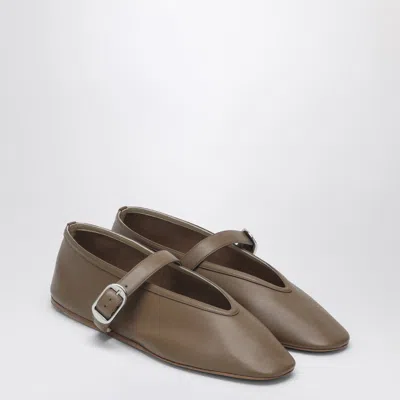 LE MONDE BERYL BALLERINA STELLA IN DOVE-COLOURED LEATHER