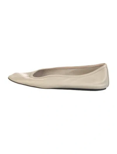 Pre-owned Le Monde Beryl Leather Ballet Flats In Neutral