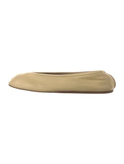 Pre-owned Le Monde Beryl Leather Ballet Flats In Neutral