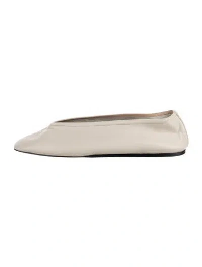 Pre-owned Le Monde Beryl Leather Ballet Flats In Neutral
