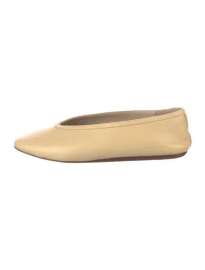 Pre-owned Le Monde Beryl Leather Ballet Flats In Neutral