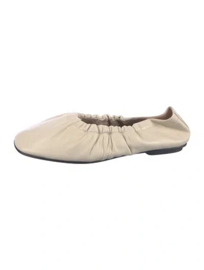 Pre-owned Le Monde Beryl Leather Ballet Flats In Neutral