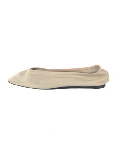 Pre-owned Le Monde Beryl Leather Ballet Flats In Neutrals