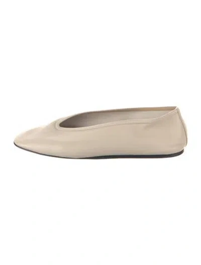 Pre-owned Le Monde Beryl Leather Ballet Flats In Neutrals