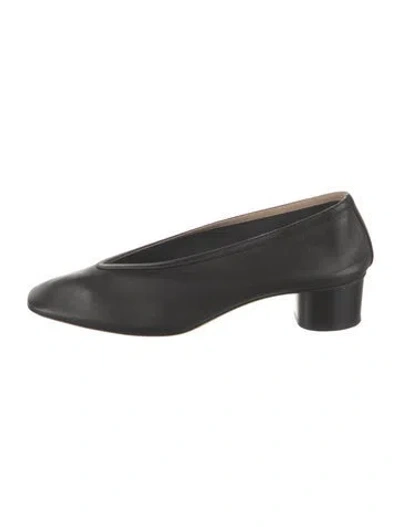 Pre-owned Le Monde Beryl Leather Pumps In Black