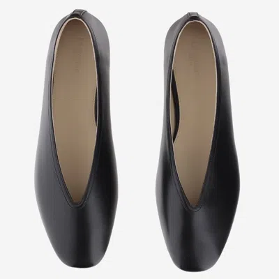 Le Monde Beryl Tapered Toe Leather Flats With Smooth Upper And Rubber Sole In Black