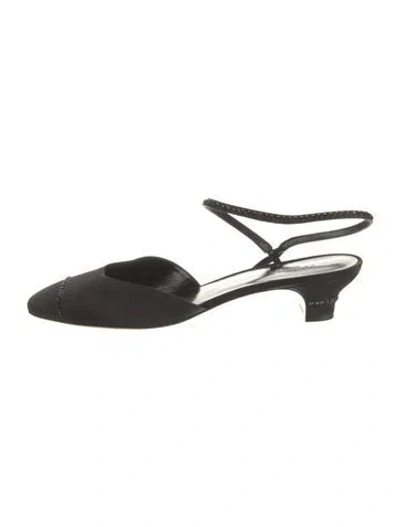 Pre-owned Le Monde Beryl Satin Slingback Pumps In Black
