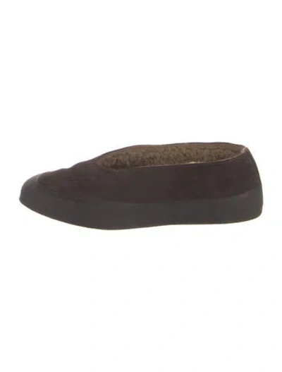 Pre-owned Le Monde Beryl Suede Slippers In Brown