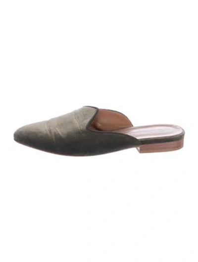 Pre-owned Le Monde Beryl Velvet Mules In Green