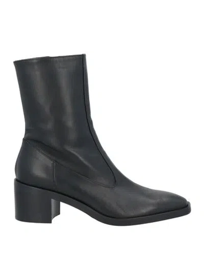 Le Monde Beryl Woman Ankle Boots Black Size 6 Leather