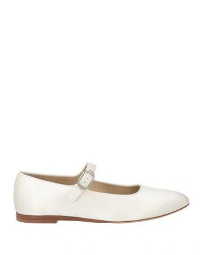 Le Monde Beryl Woman Ballet Flats Ivory Size 7.5 Textile Fibers In White