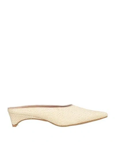 Le Pepite Woman Mules & Clogs Cream Size 6 Natural Raffia In Neutral