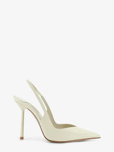 Le Silla Chanel Vivienne Patent Leather Décolleté In Yellow