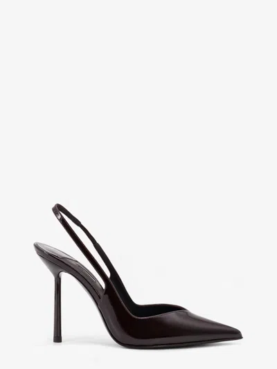 Le Silla Chanel Vivienne Patent Leather Pumps In Black