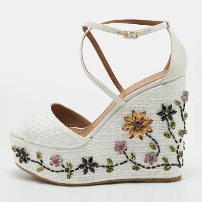 Pre-owned Le Silla Size 38 White Raffia Crystal Embellished Wedge Sandals