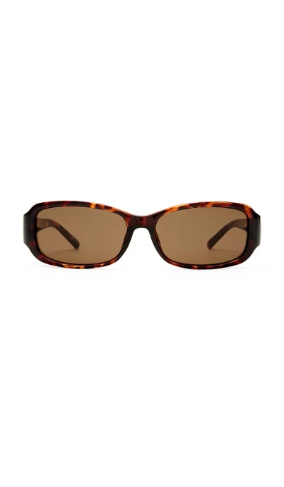 Le Specs Gigglemug Sunglasses In Brown