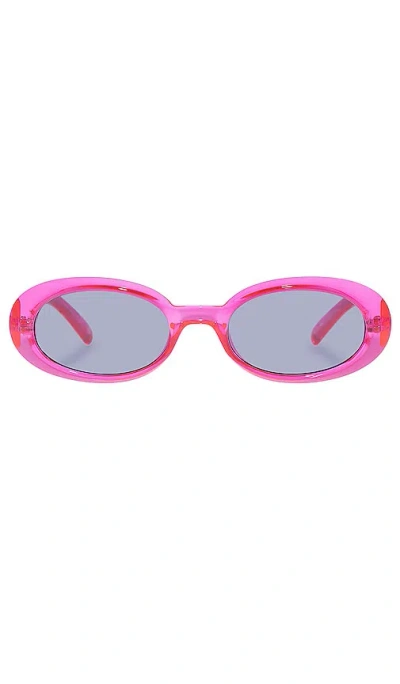 Le Specs Work It 53mm Oval Sunglasses In Hyper Pink
