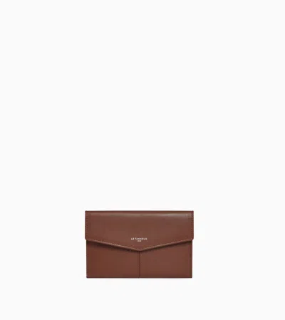 Le Tanneur Pochette Enveloppe Moyen Modèle Charlotte En Cuir Lisse In Brown