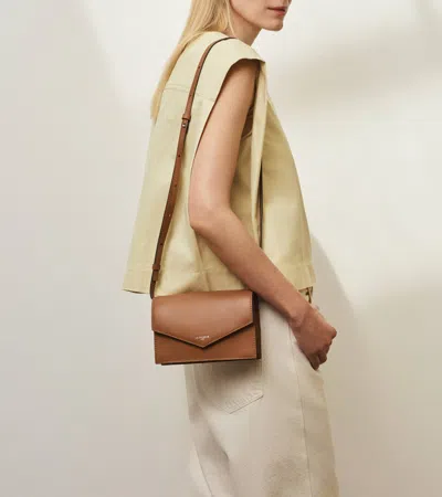 Le Tanneur Sac Pochette Avec Bandoulière En Cuir Lisse In Marron Tan