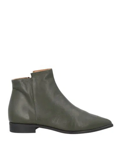 Lea-gu Woman Ankle Boots Military Green Size 8 Calfskin