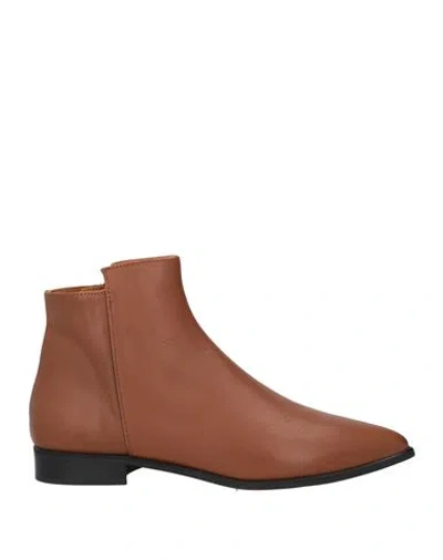 Lea-gu Woman Ankle Boots Tan Size 8 Calfskin In Brown