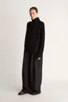 Lee Mathews Cashmere Turtleneck In Black