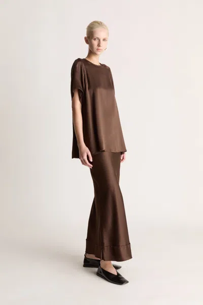 Lee Mathews Stella Silk Satin Raglan Tee In Fudge